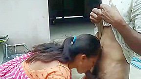 Soniya Bhabhi Pani Bharte Bharte Chudwane Lagi Apne Chote Daver Se