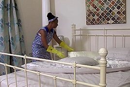 SAHARA KNITE – Hijabi Memsaab and the Maid
