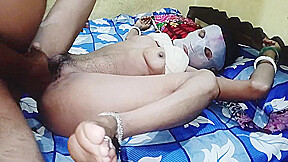 Soni Didi Was Sitting And Massaging Her Boob And Caressing Her Pussy, Stepbrother Saw What Happened After That, See In The Video
